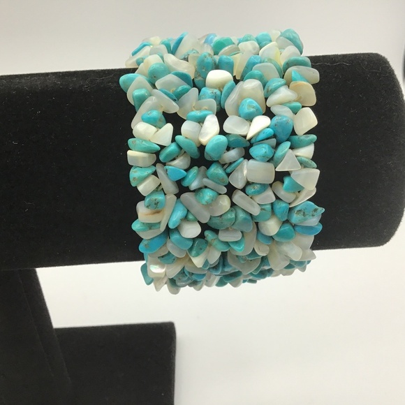 Turquoise chips and gray Mather of pearls tumbled Stones Stretch Bracelet - Picture 1 of 5